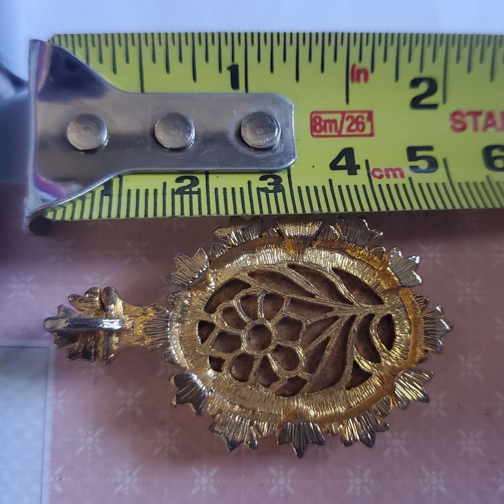 Frosted Gold Plate Cameo Pendant - Picture 4 of 6